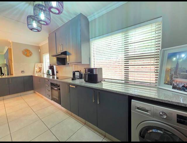 3 BEDROOM TOWNHOUSE FOR SALE IN HONEYDEW RIDGE